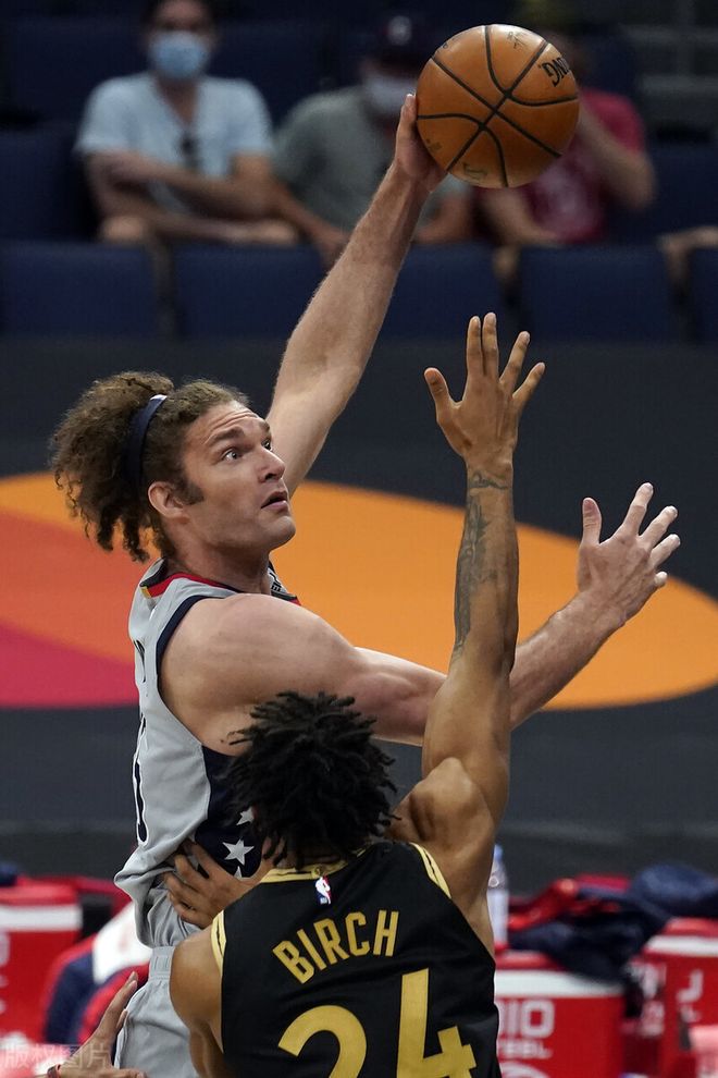 太阳险胜广州队，西亚卡姆点燃赛场