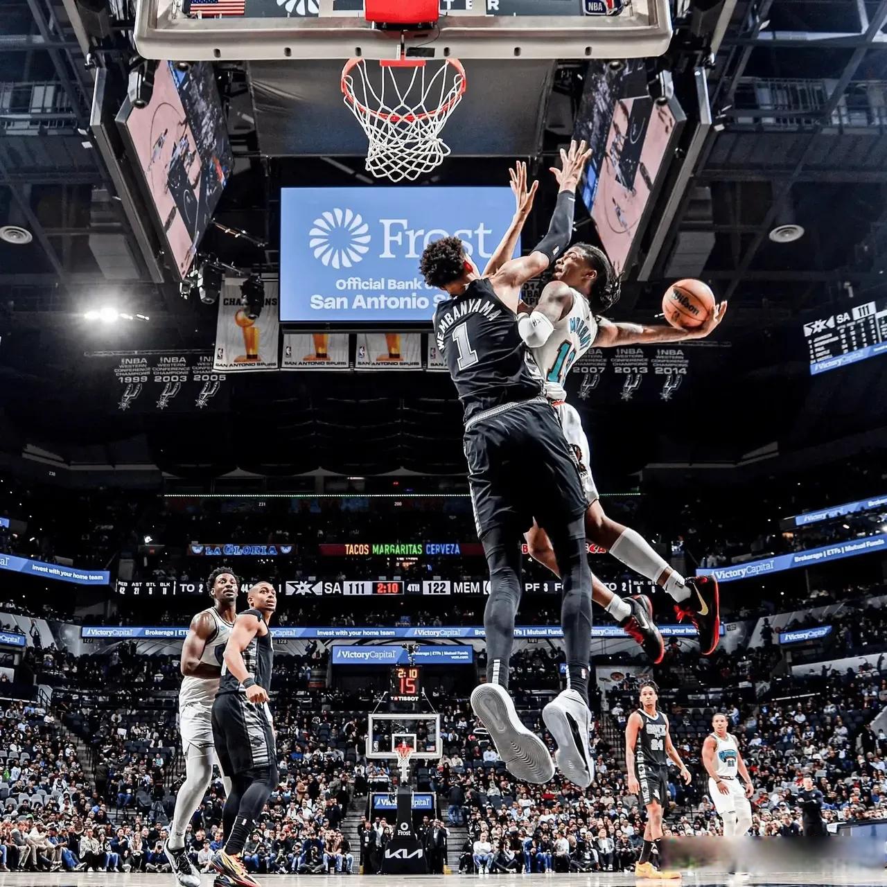 雷霆绝杀快船,范弗利特点燃赛场 雷霆绝杀快船,范弗利特点燃赛场