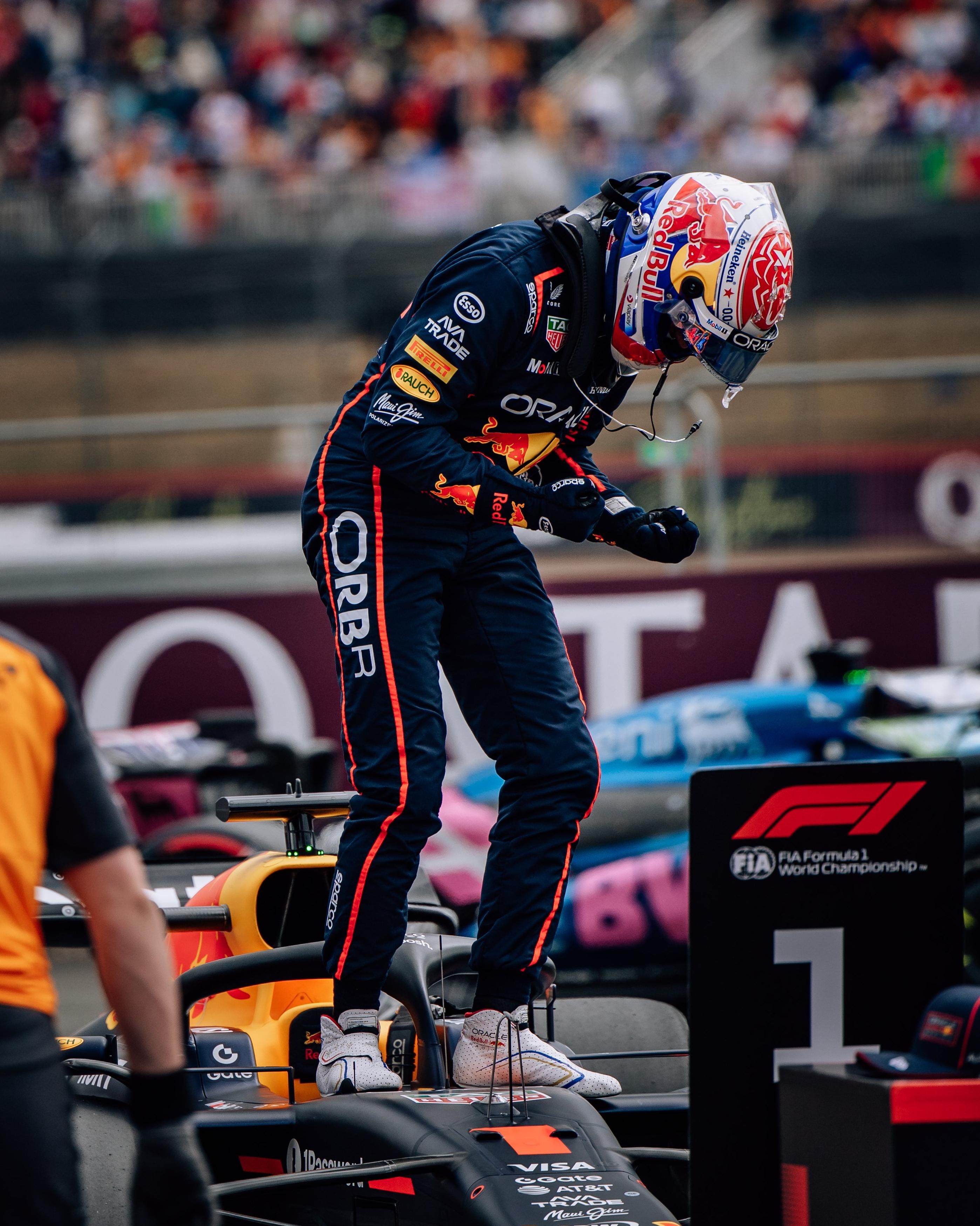 阿斯顿马丁碾压红牛车队，维斯塔潘惊艳四座