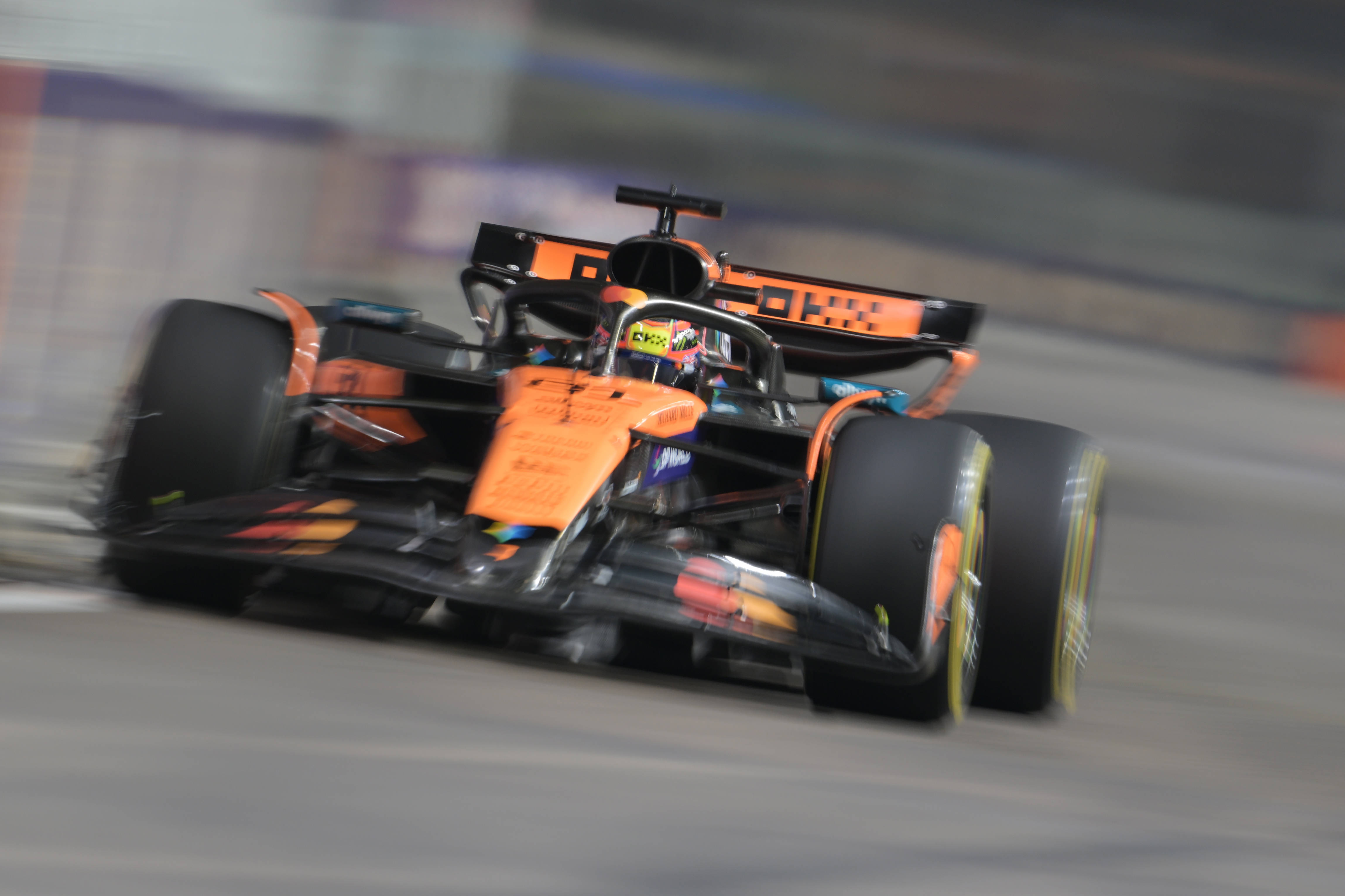 红牛二队翻盘迈凯伦,拉塞尔惊艳四座 红牛二队翻盘迈凯伦,拉塞尔惊艳四座