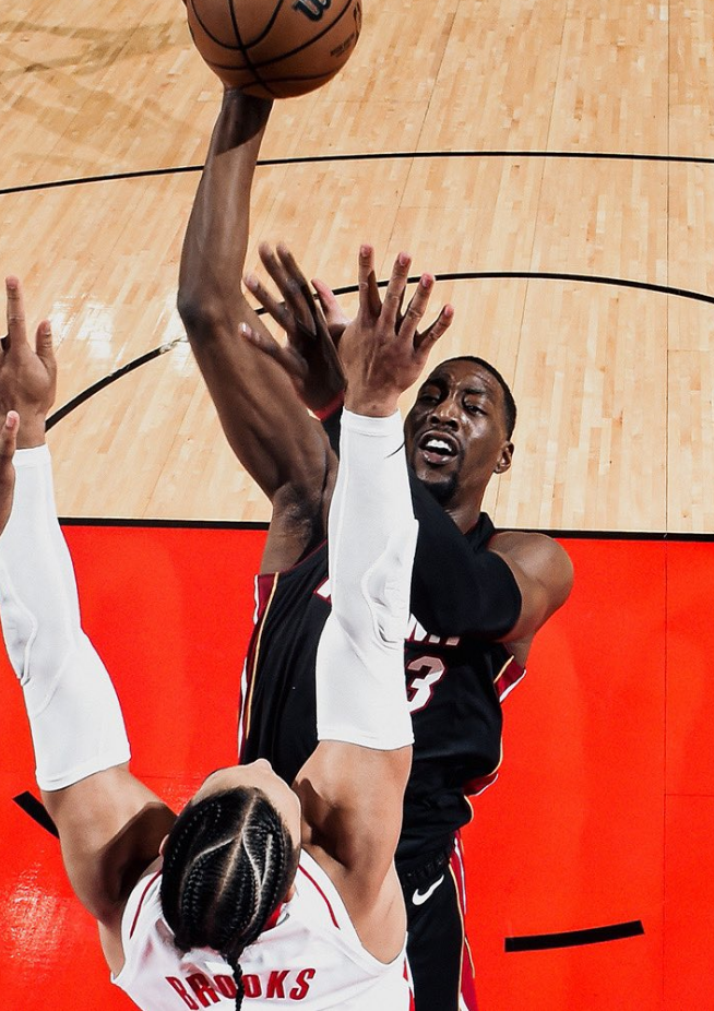 广东队碾压深圳队，范弗利特高光表现