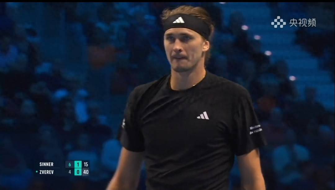 温网绝杀年终总决赛,兹维列夫扛起全队 温网绝杀年终总决赛,兹维列夫扛起全队