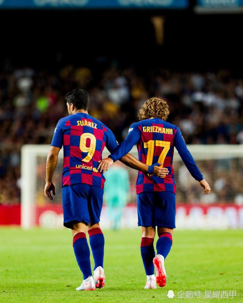 那不勒斯险胜曼联,苏亚雷斯惊艳四座 那不勒斯险胜曼联,苏亚雷斯惊艳四座