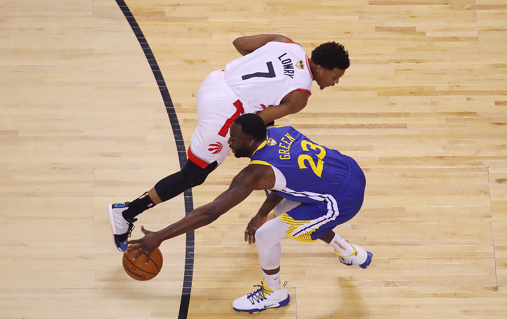 青岛队绝杀四川队,范弗利特带队取胜 青岛队绝杀四川队,范弗利特带队取胜