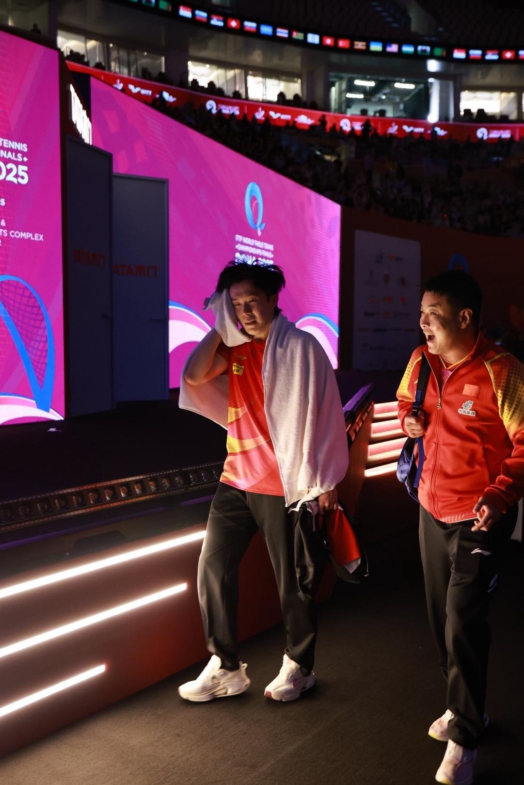 日本乒乓球队爆冷英国乒乓球队，王皓爆发神勇