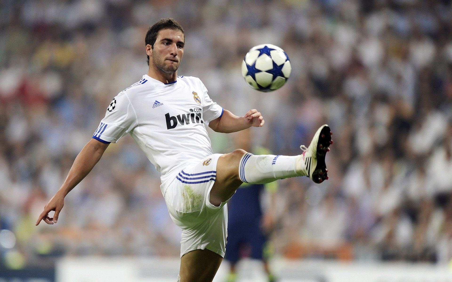 赛道上的篮球风暴，塔图姆在F1揭幕战接管比赛的启示