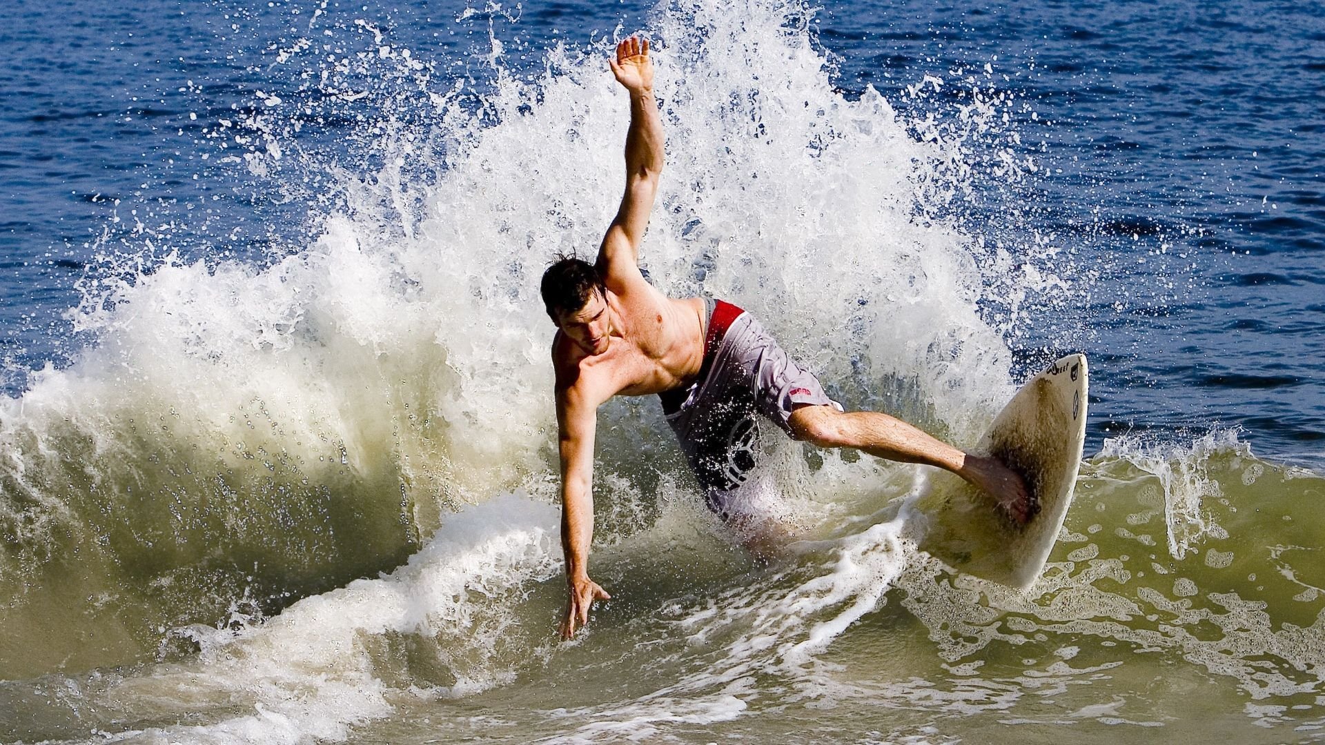 当獠牙咬碎宿命，灰熊的极寒一击与欧文指尖上的王座